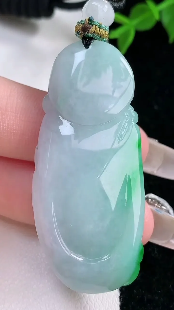 天然A货翡翠财神爷吊坠，尺寸50.6-22.6-12，重量:28.04g
2月4日