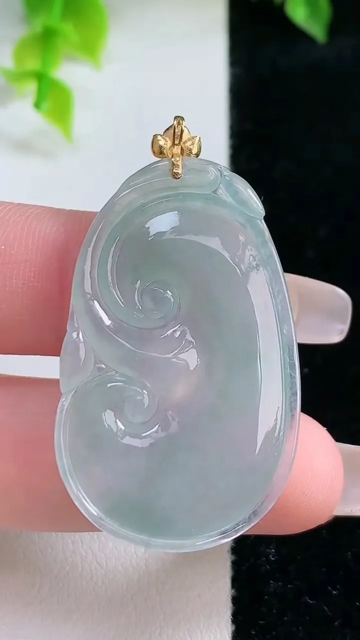 天然A货翡翠如意吊坠，尺寸39-24-4.3重:7.22g
2月4日