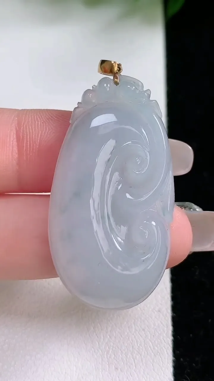 天然A货翡翠18K金飘花如意吊坠，尺寸40.6-21.6-5.7，重:9.85g
2月4日