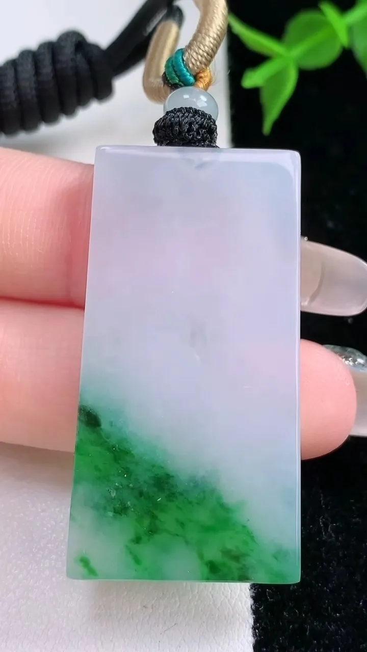 天然A货翡翠冰种飘花无事牌吊坠，尺寸43-22.3-3.6，重量:14.44g
2月4日