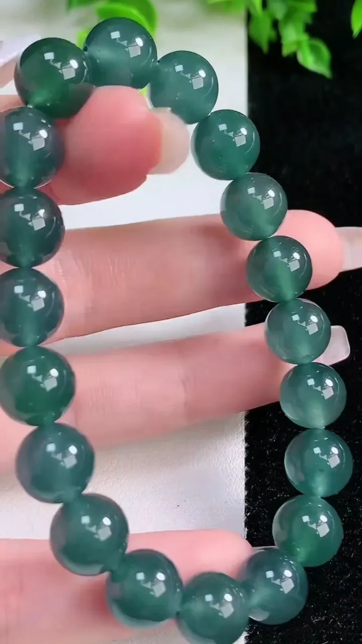 天然A货翡翠蓝水圆珠手串，尺寸10-19颗，重:33.05g2月4日
工厂直销收藏佳品,种好水足，色