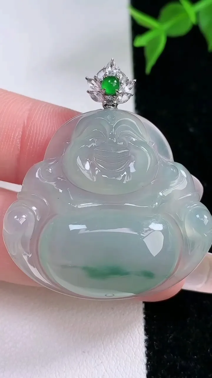 天然A货翡翠种飘花佛公吊坠，尺寸32.2-35.3-6，重量:10.99g
2月4日