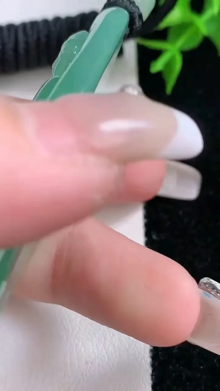 天然A货翡翠观音菩萨吊坠，尺寸60.4-28.6-8.7，重量:33.43g
2月4日