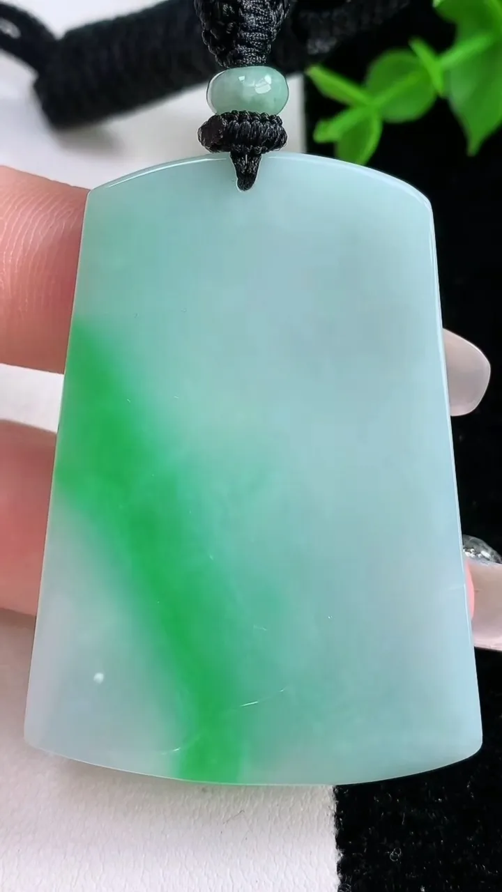 天然A货翡翠普贤菩萨吊坠，尺寸49.5-34.6-3，重量:20.81g
2月4日