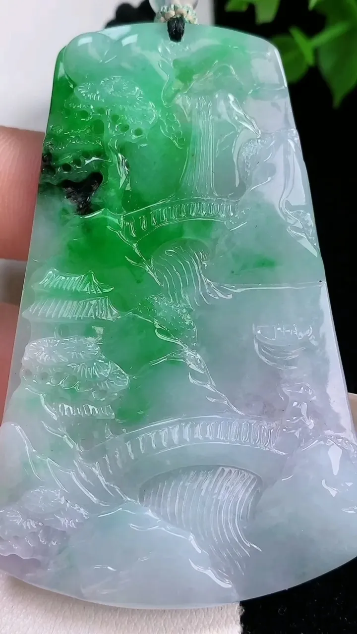 天然A货翡翠山水牌吊坠，尺寸66.3-43.5-4.5，重量:36.31g
2月4日