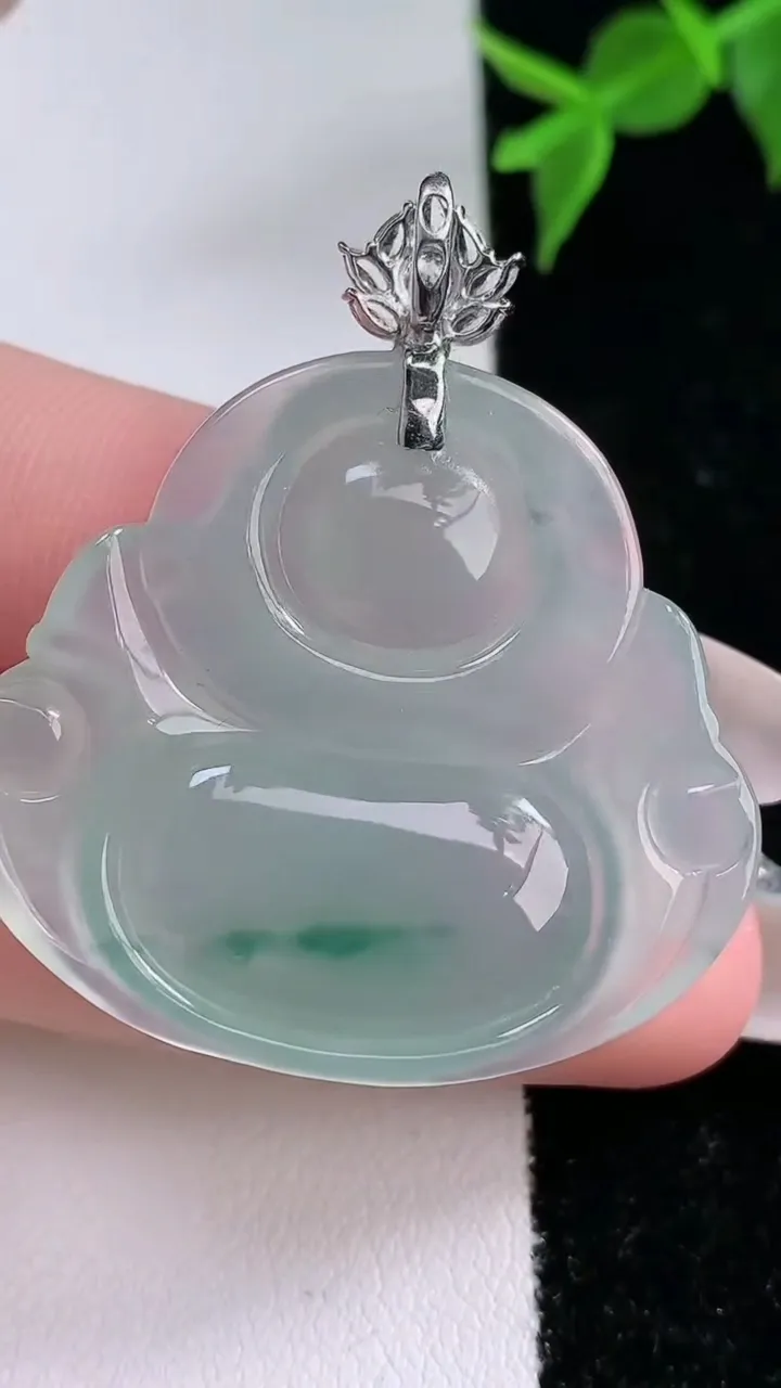 天然A货翡翠种飘花佛公吊坠，尺寸32.2-35.3-6，重量:10.99g
2月4日