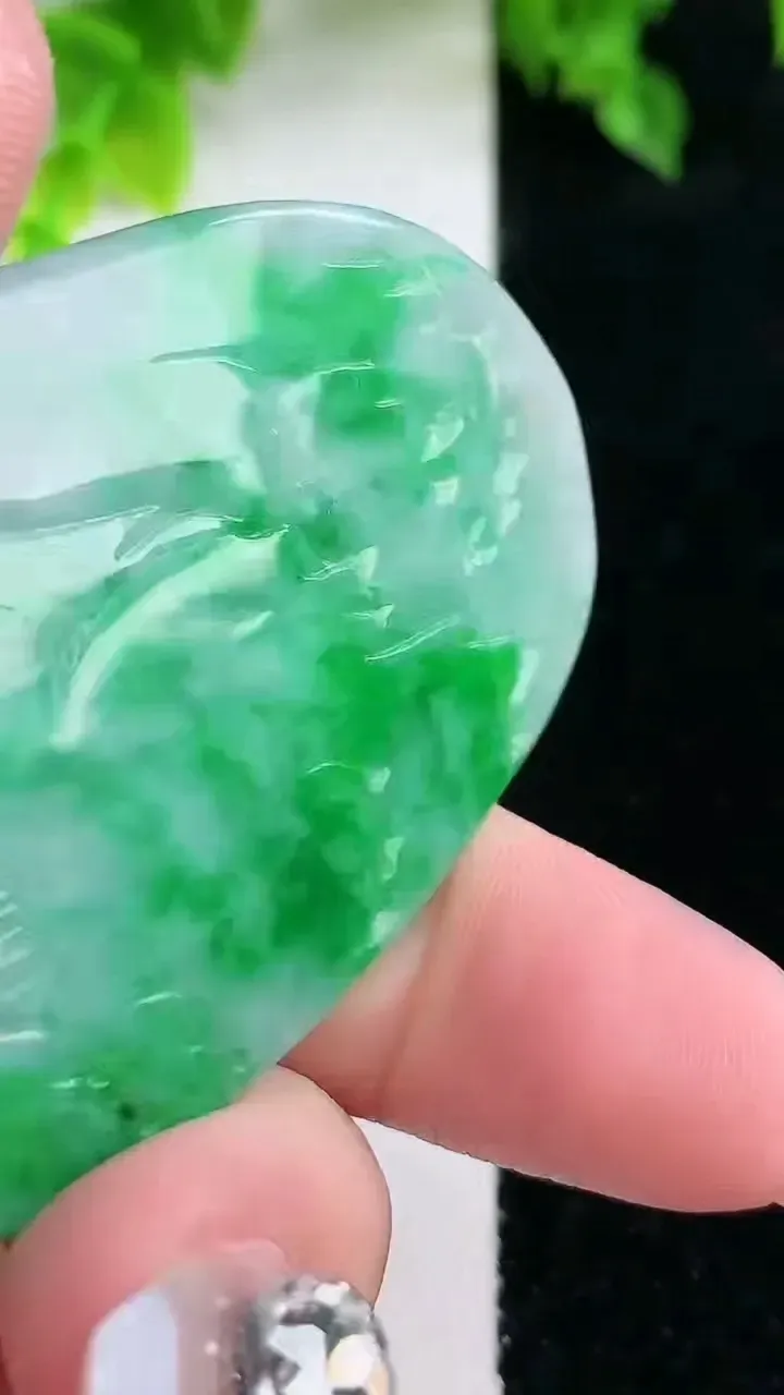 天然A货翡翠山水牌吊坠，尺寸58.5-38.8-6.5，重:31.76g
2月4日