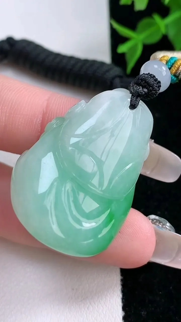 天然A货翡翠财神爷吊坠，尺寸32.8-25-17.3，重量:24.36g
2月4日