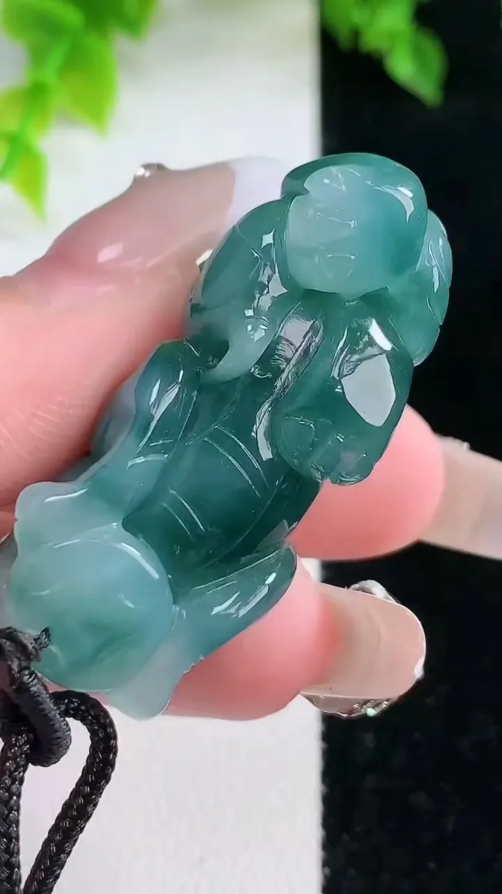 天然A货翡翠飘花貔貅吊坠，尺寸40-17.8-18.2，重:22.33g
2月4日