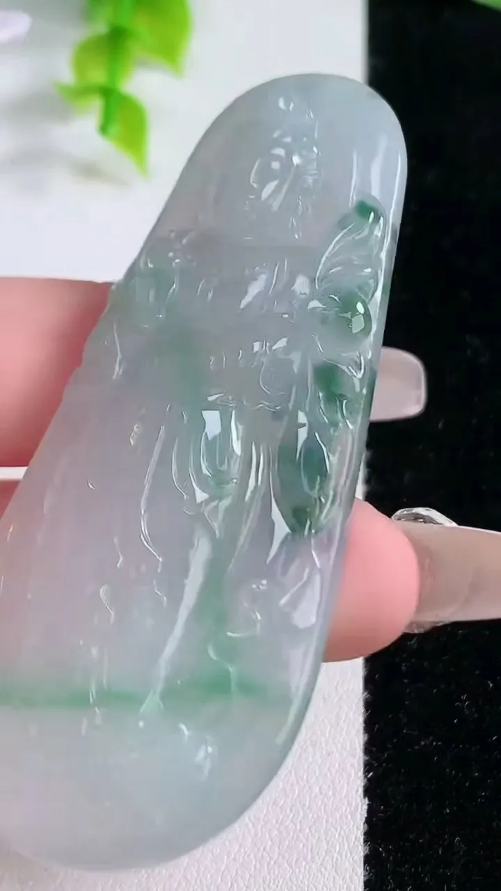 天然A货翡翠冰种飘花大势至菩萨吊坠，尺寸69-30-6，重:27.23g
2月4日