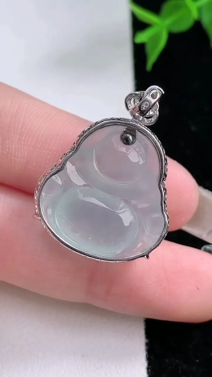 天然A货翡翠佛公吊坠，尺寸28.6-21-21.4-9.8，重量:5.22g
2月4日