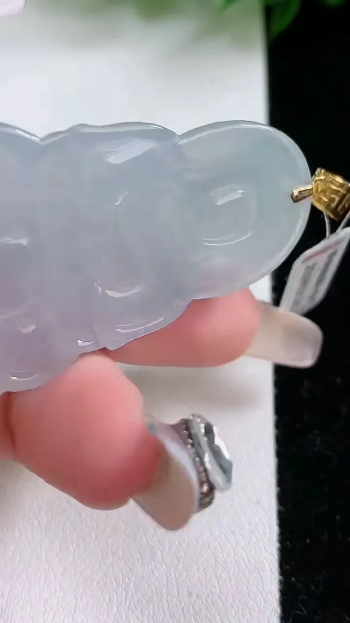 天然A货翡翠观音菩萨吊坠，尺寸46-29.6-5.8，重:14.78g
2月4日