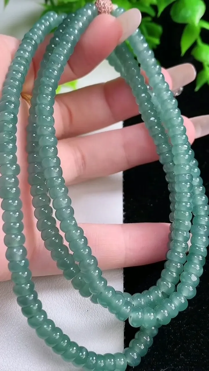 天然A货翡翠算盘珠项链，尺寸5.7-130颗，重:43.49g
2月4日