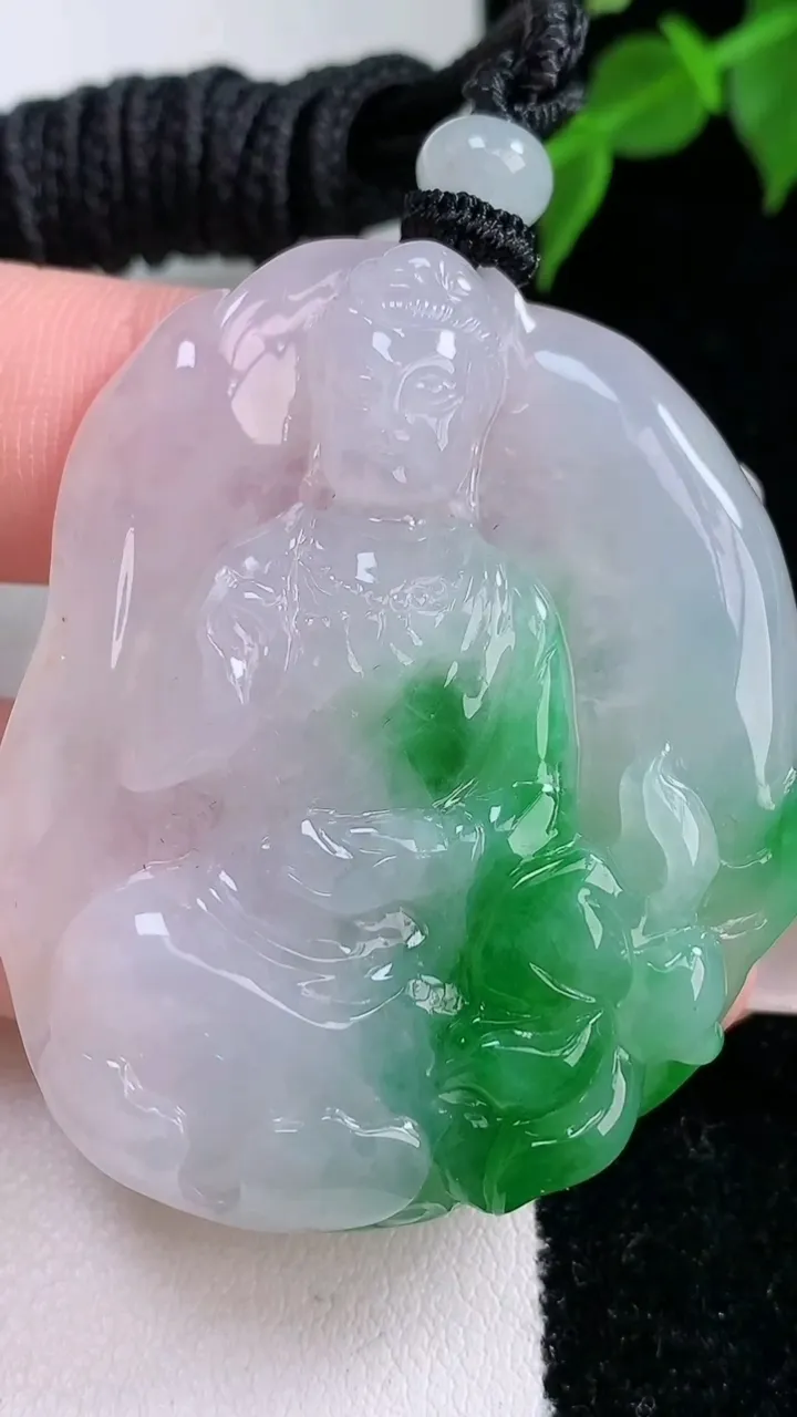 天然A货翡翠观音菩萨吊坠，尺寸46.4-39.4-8.3，重量:30.17g
2月4日
