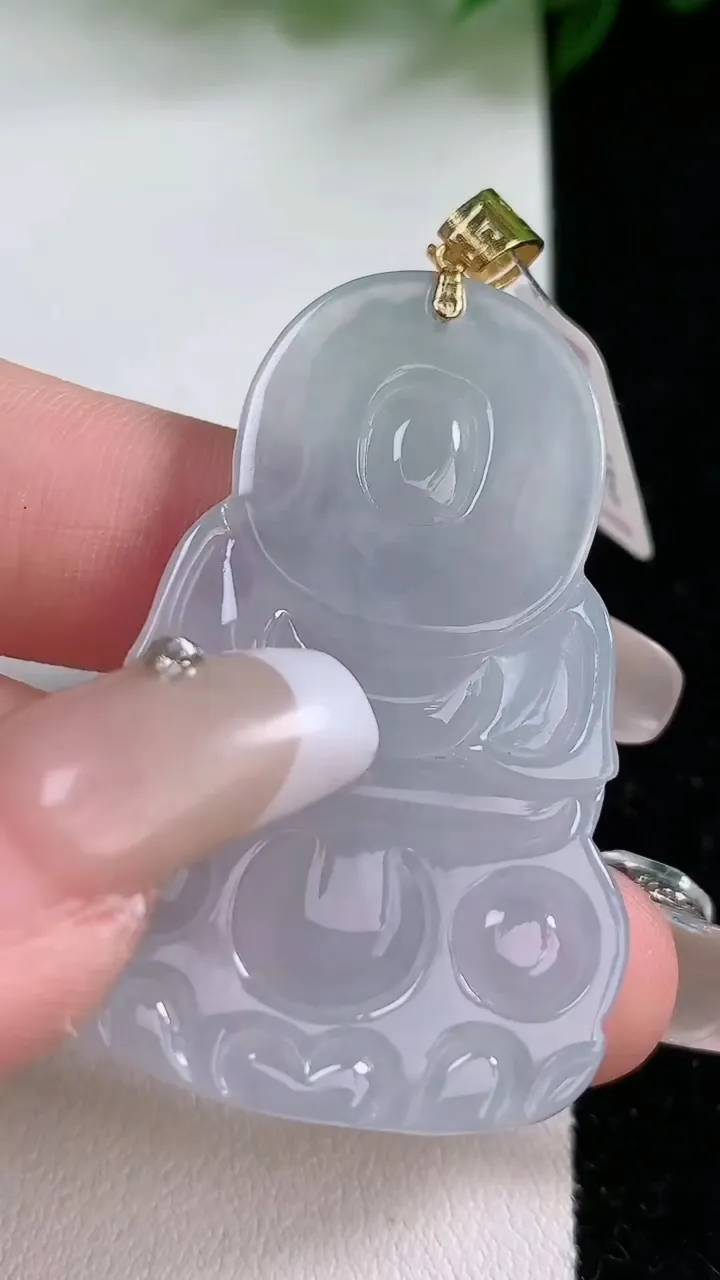 天然A货翡翠观音菩萨吊坠，尺寸46-29.6-5.8，重:14.78g
2月4日