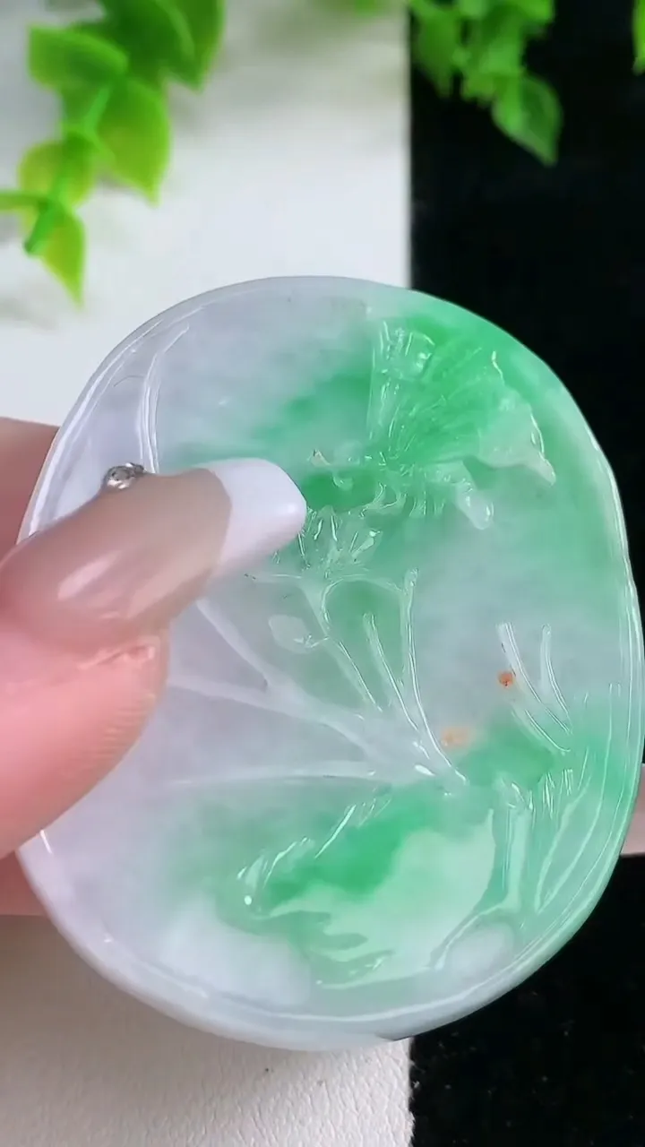 天然A货翡翠鸟语花香吊坠，尺寸52.7-42.5-9.2，重:39.02g
2月4日