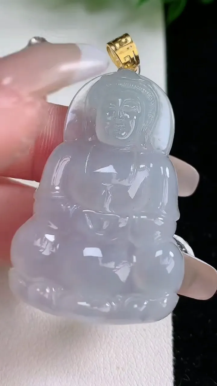 天然A货翡翠观音菩萨吊坠，尺寸46-29.6-5.8，重:14.78g
2月4日