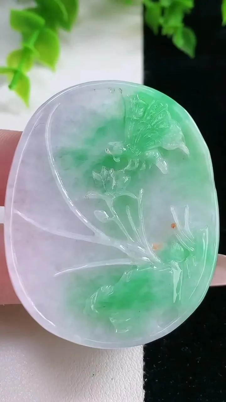 天然A货翡翠鸟语花香吊坠，尺寸52.7-42.5-9.2，重:39.02g
2月4日