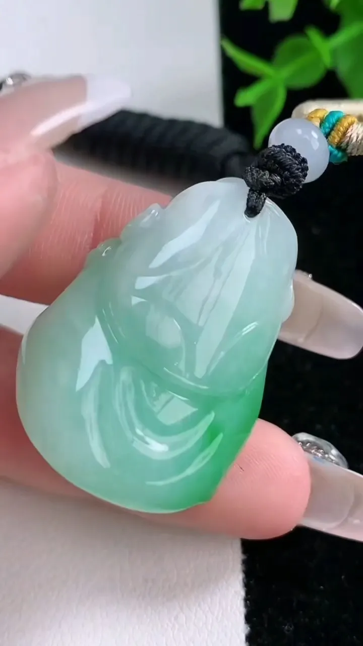 天然A货翡翠财神爷吊坠，尺寸32.8-25-17.3，重量:24.36g
2月4日