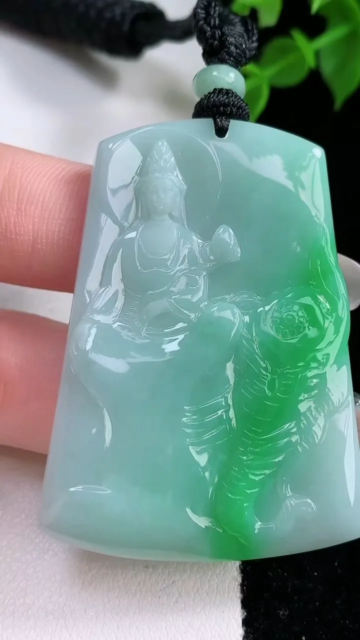 天然A货翡翠普贤菩萨吊坠，尺寸49.5-34.6-3，重量:20.81g
2月4日