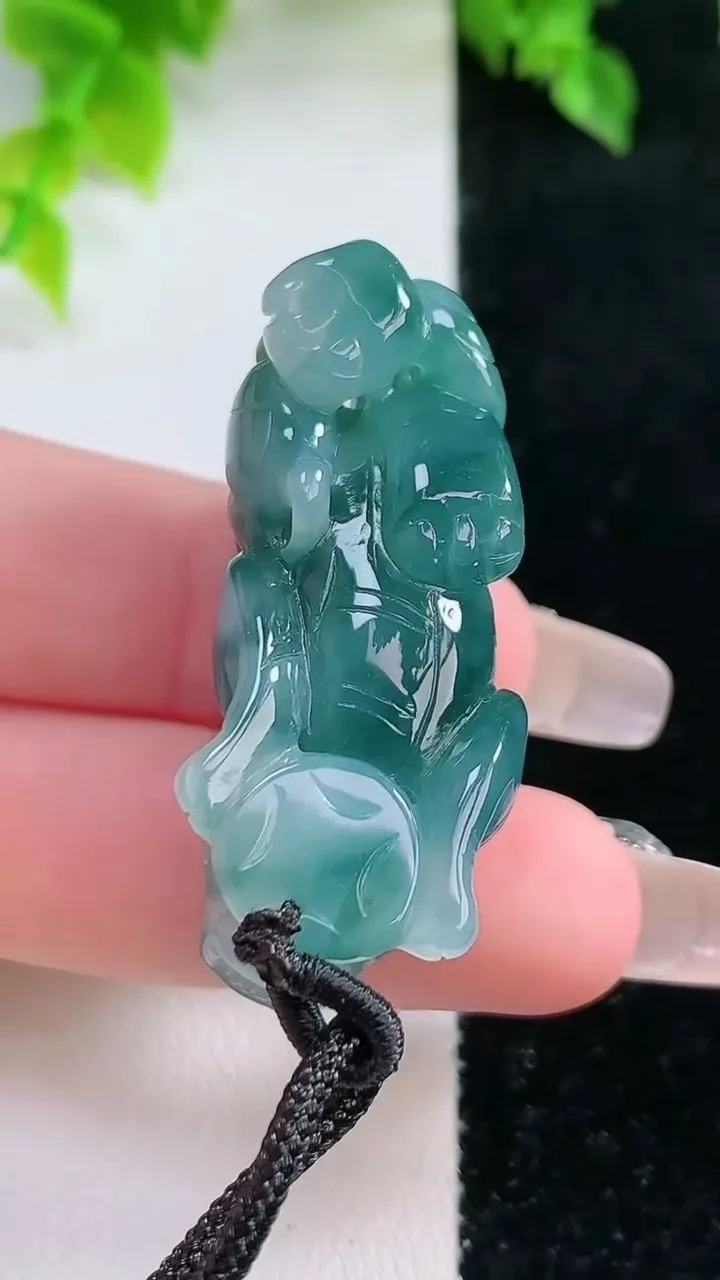 天然A货翡翠飘花貔貅吊坠，尺寸40-17.8-18.2，重:22.33g
2月4日