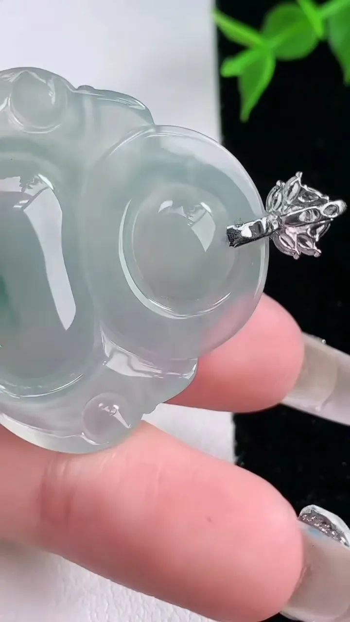 天然A货翡翠种飘花佛公吊坠，尺寸32.2-35.3-6，重量:10.99g
2月4日