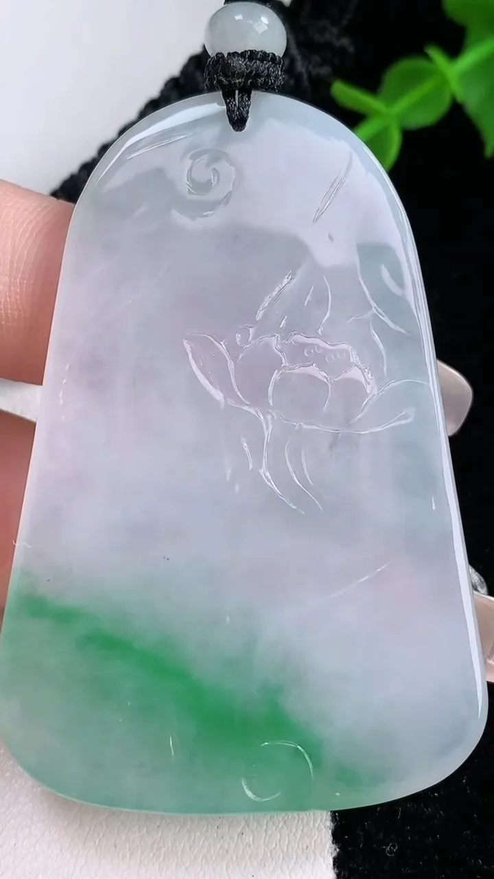 天然A货翡翠普贤菩萨吊坠，尺寸57-37.4-6.6，重量:32.96g
2月4日