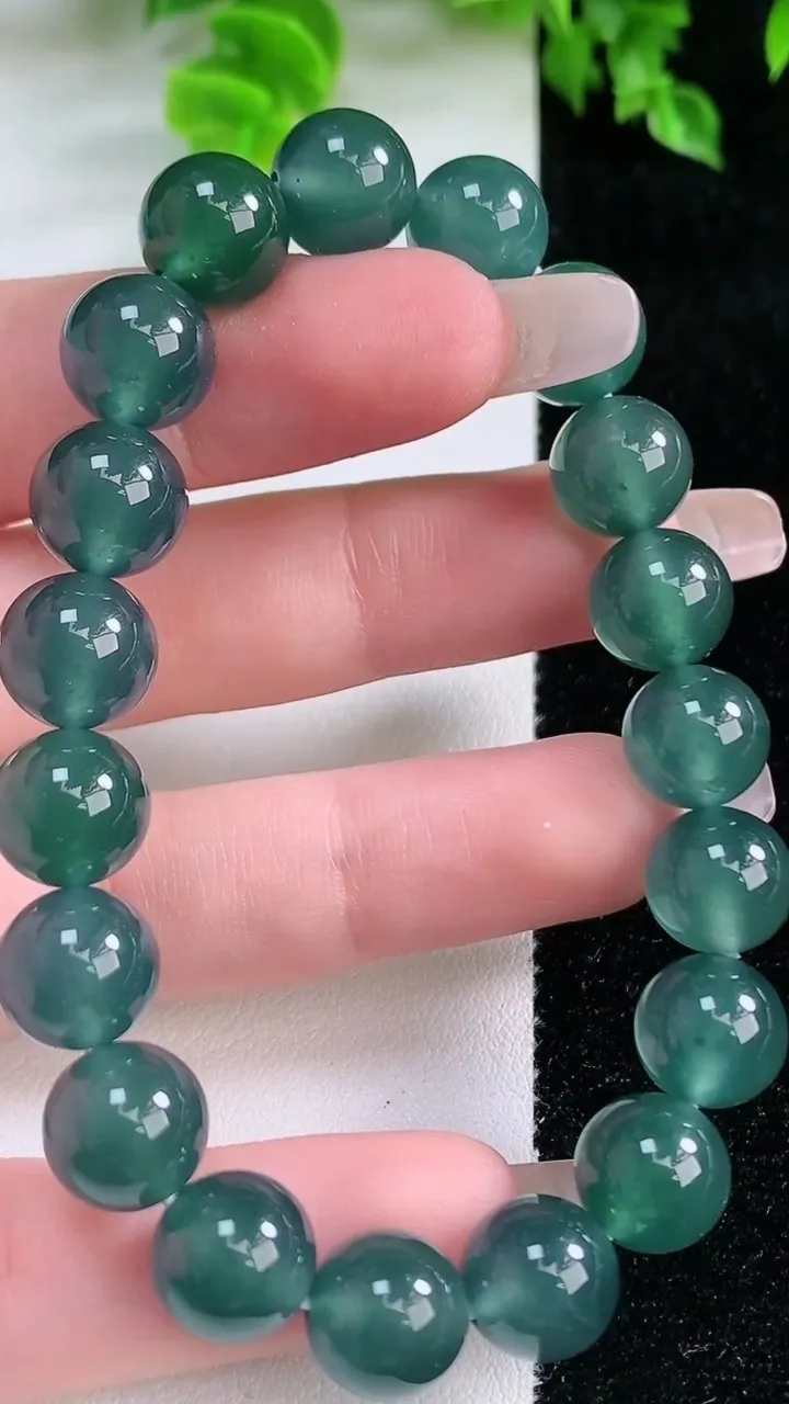 天然A货翡翠蓝水圆珠手串，尺寸10-19颗，重:33.05g2月4日
工厂直销收藏佳品,种好水足，色泽均匀，有种有色，上手高大气！