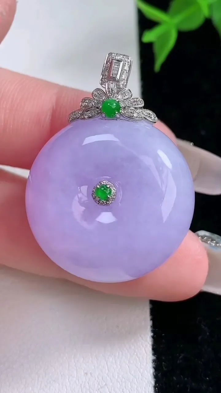 天然A货翡翠18K金紫罗兰路路通吊坠，尺寸25.8-13.3，重量:20.31g
2月4日