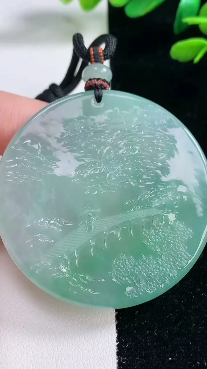 天然A货翡翠山水牌吊坠，尺寸54.5-5.6，重量:44.88g
2月5日