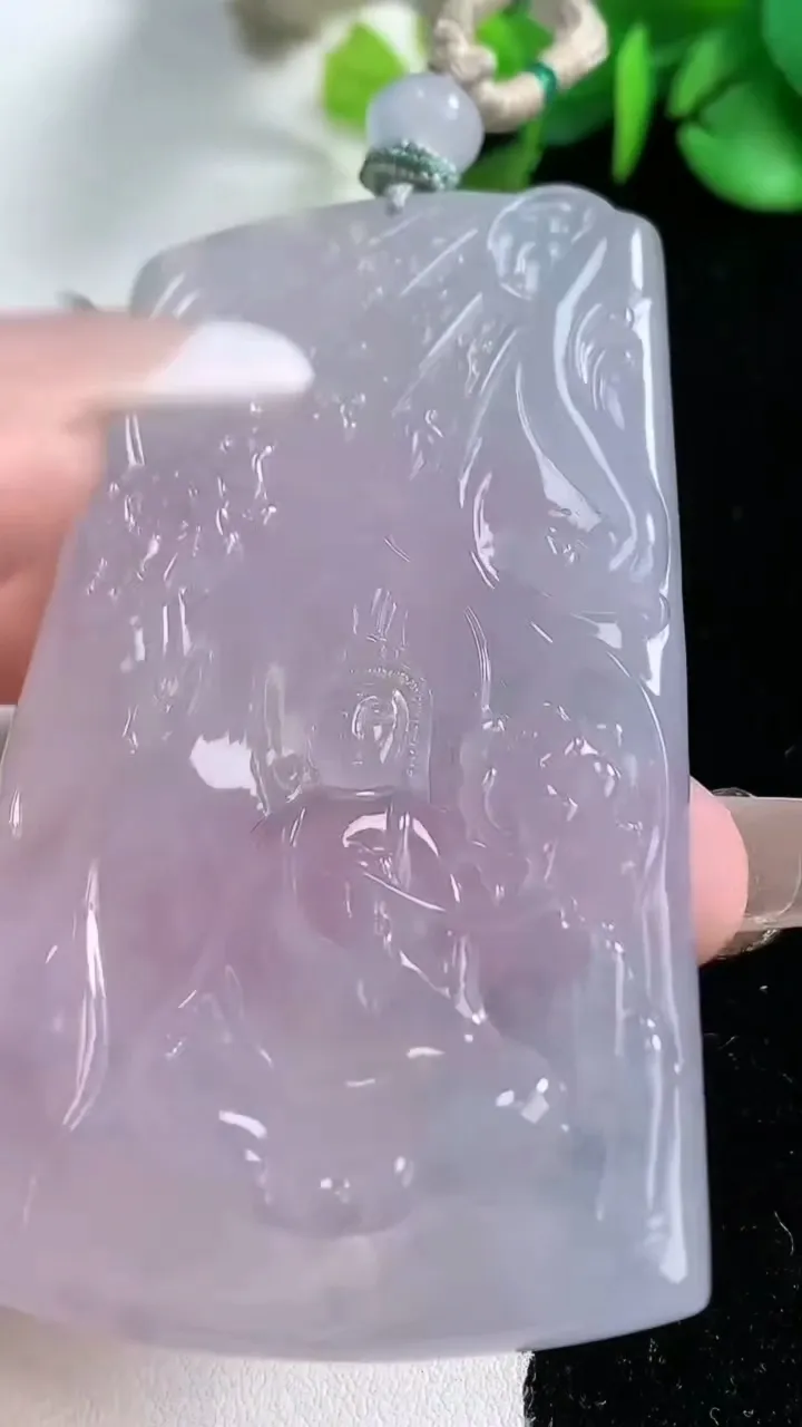 天然A货翡翠种紫罗兰大势至菩萨吊坠，尺寸71-45-6.5，重量:52.72g
2月5日