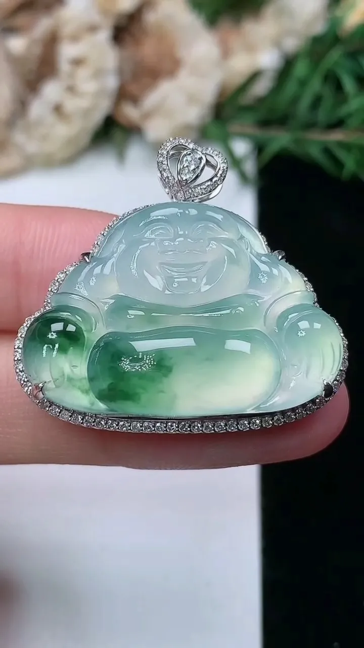 天然A货翡翠飘花佛公吊坠，尺寸29-31.9-9，裸石20.3-29.8，重量:8.01g
2月5日