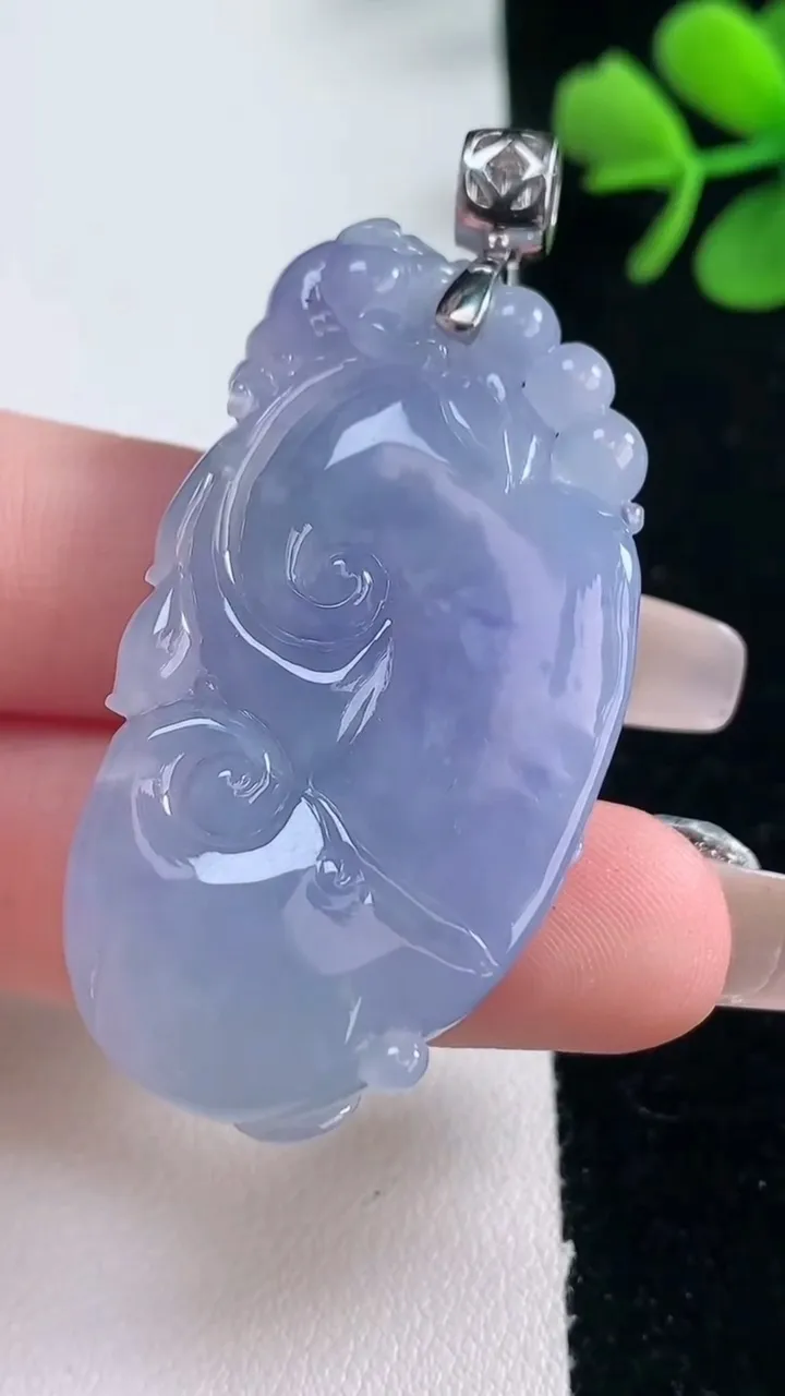 天然A货翡翠18K金紫罗兰如意吊坠，尺寸46.4-24.3-12.4，重量:24.34g
2月5日