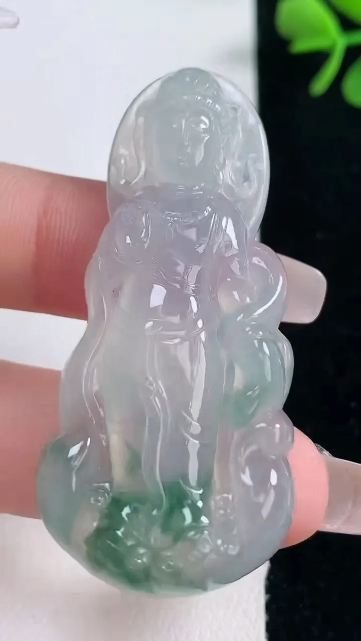 天然A货翡翠冰种飘花观音菩萨吊坠，尺寸53.7-23.7-6.5，重量:14.69g
2月5日