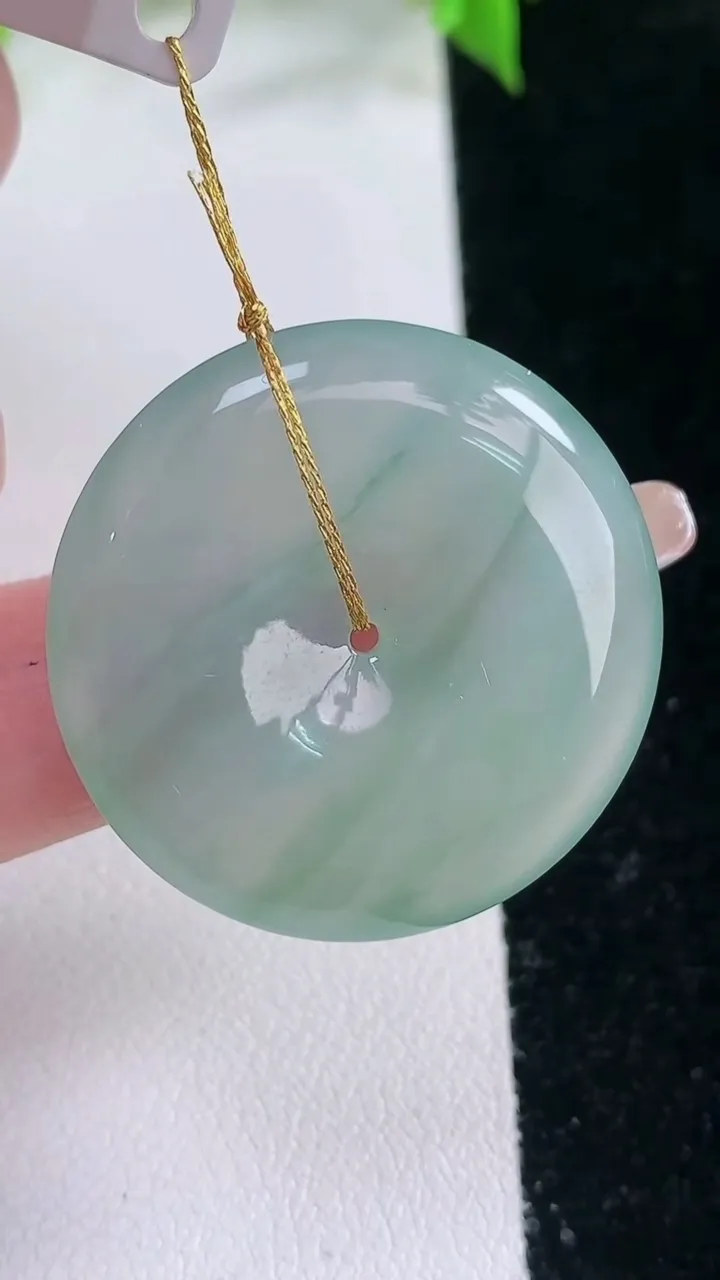 天然A货翡翠飘花平安扣吊坠，尺寸30.5-5，重量:11.21g
2月5日