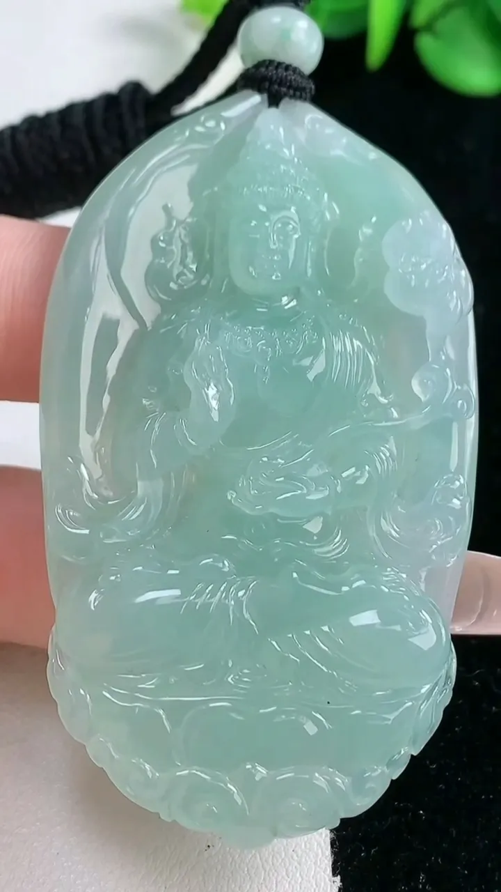 天然A货翡翠大势至菩萨吊坠，尺寸62.3-38-9，重量:36.54g
2月5日