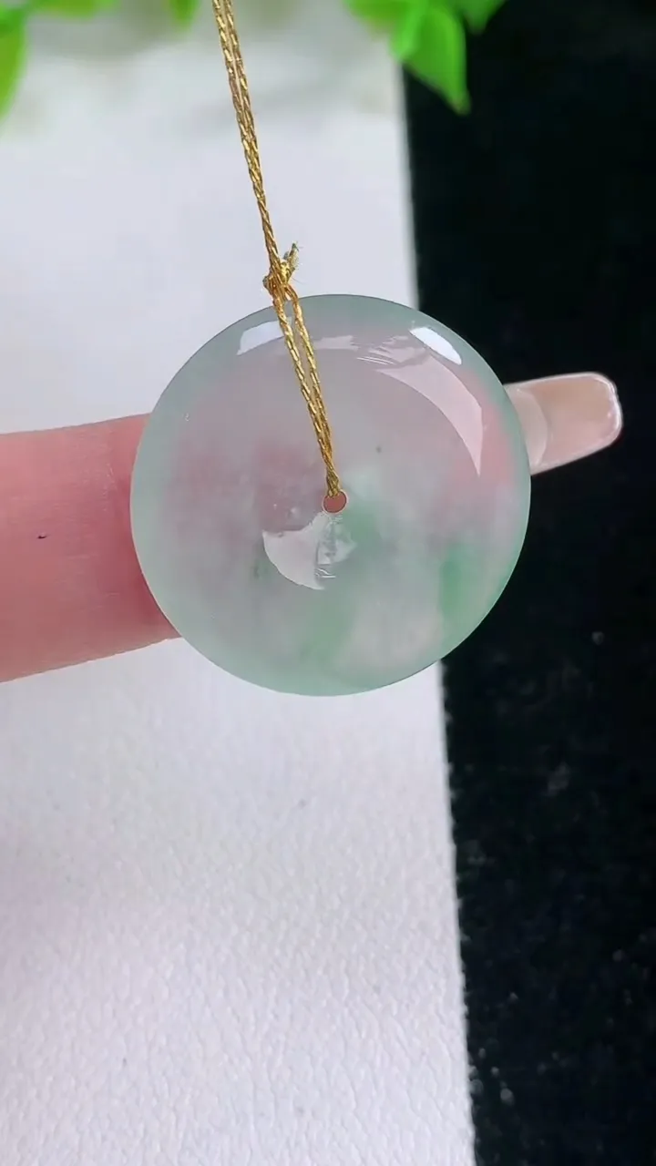 天然A货翡翠平安扣吊坠，尺寸21.8-4，重量:4.39g
2月5日