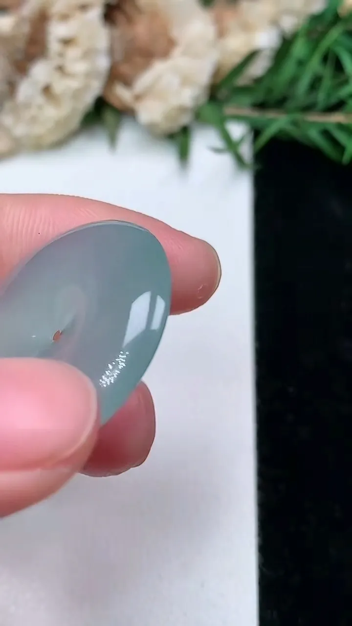 天然A货翡翠平安扣吊坠，尺寸27-5.5，重量:8.01g
2月5日