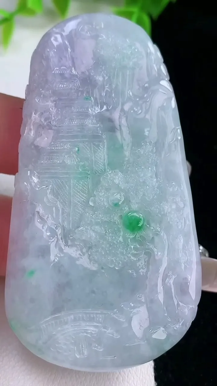 天然A货翡翠春带彩紫罗兰山水牌吊坠，尺寸69.2-37.3-10.8，重量:61.10g
2月5日