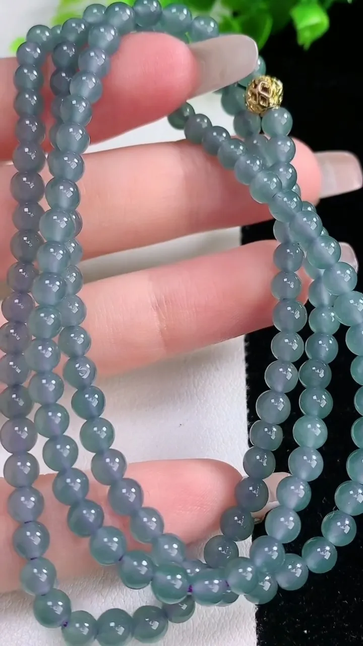 天然A货翡翠圆珠项链，尺寸4.6，重量:23.25g2月5日
工厂直销收藏佳品,种好水足，色泽均匀，有种有色，上手高大气！