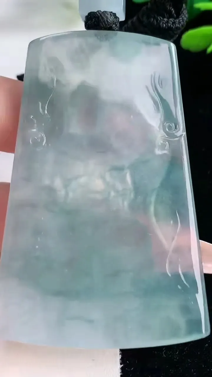 天然A货翡翠种飘花大势至菩萨吊坠，尺寸66.4-43.6-5.4，重量:42.49g
2月5日