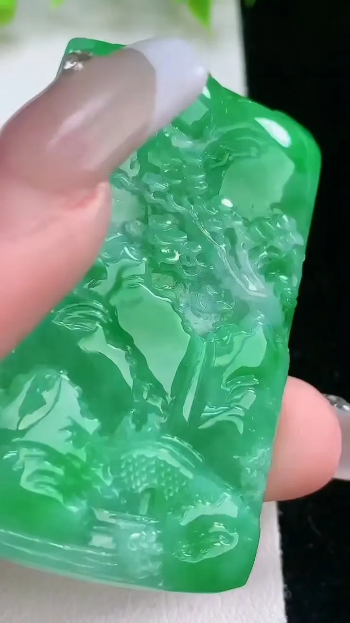 天然A货翡翠山水牌吊坠，尺寸52.2-32.7-5.4，重量:24.72g
2月5日