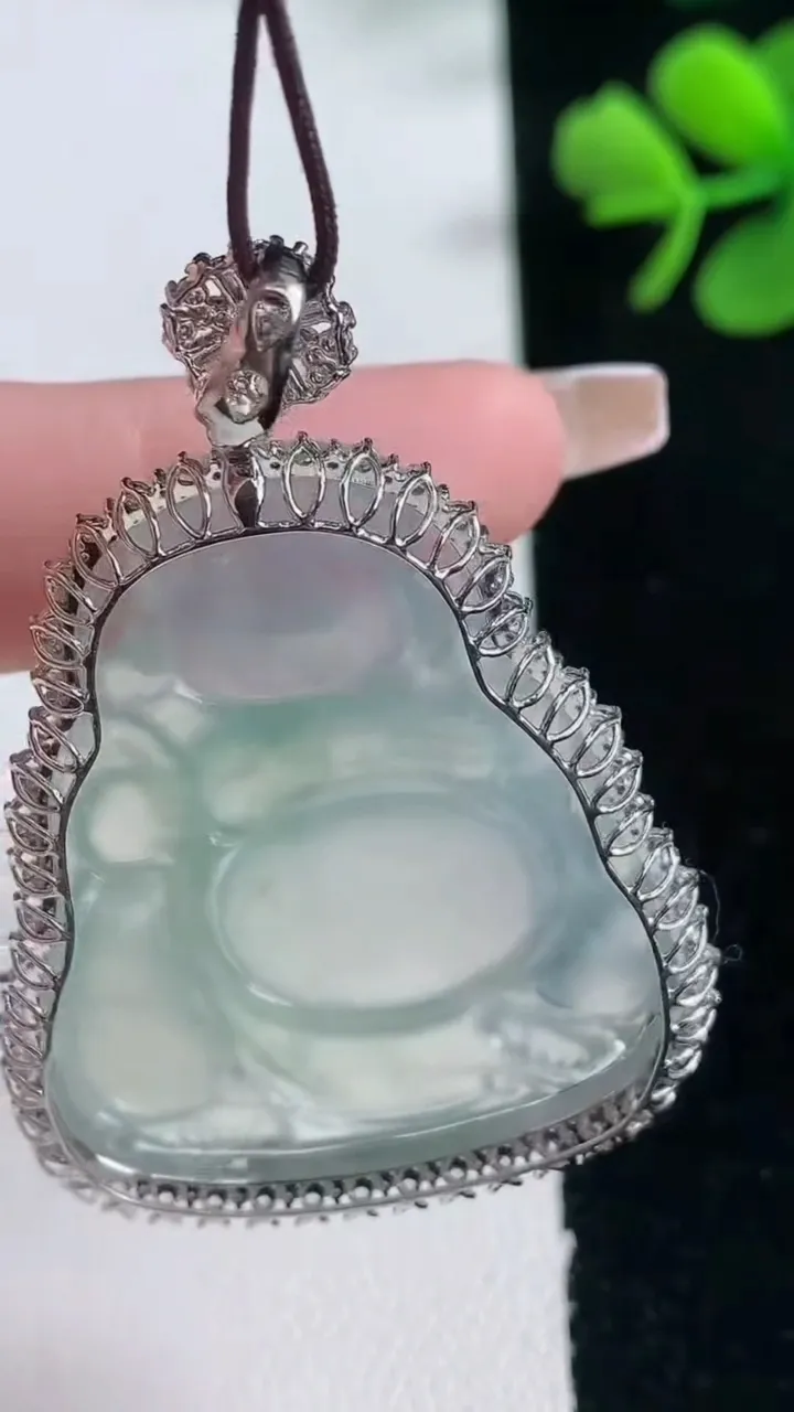 天然A货翡翠布袋佛吊坠，尺寸51.3-35.3-8.6，裸石39.3-31.4重量:15.63g
2月5日