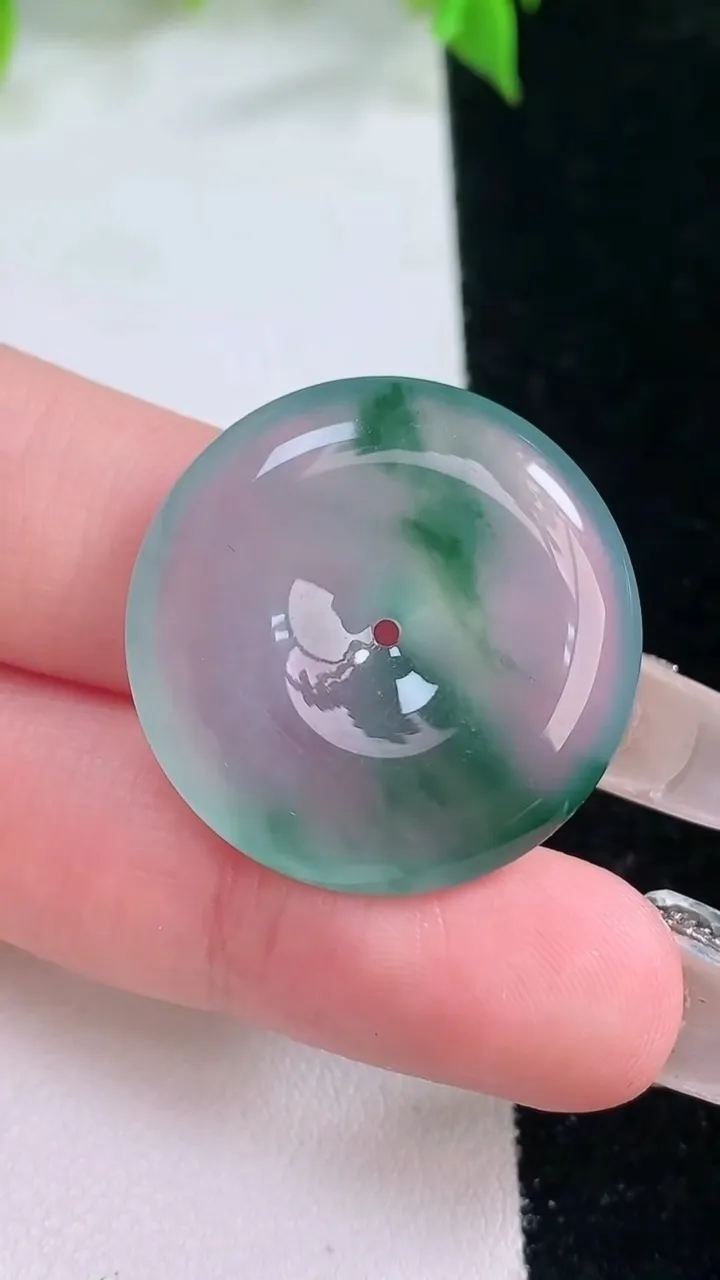 天然A货翡翠种飘花平安扣吊坠，尺寸26.5-5.6，重量:9.70g
2月5日