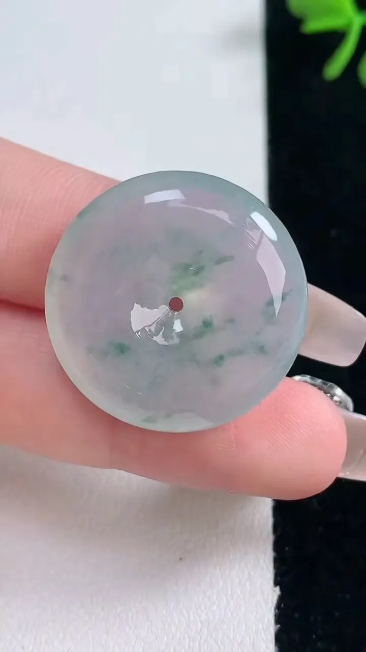 天然A货翡翠冰种飘花平安扣吊坠，尺寸26-5.7，重量:7.91g
2月5日