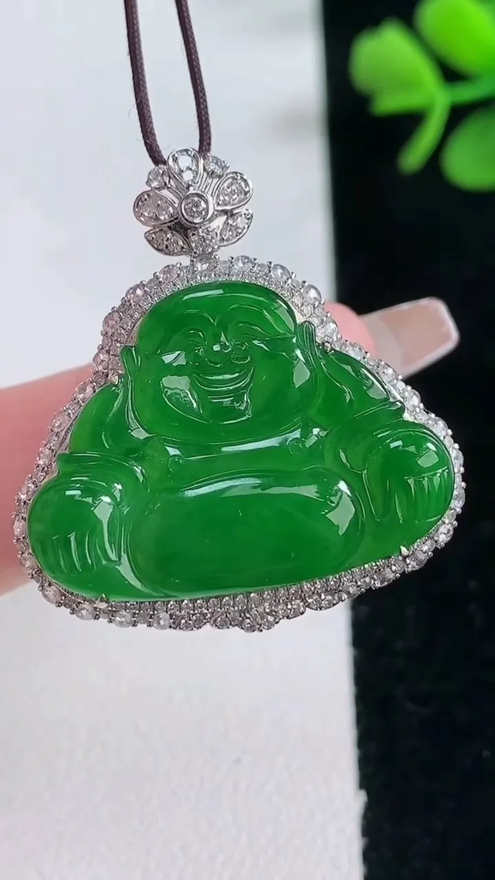 天然A货翡翠佛公吊坠，尺寸32.5-30.5-9.3，裸石20.1-27.3重量:7.78g
2月5日