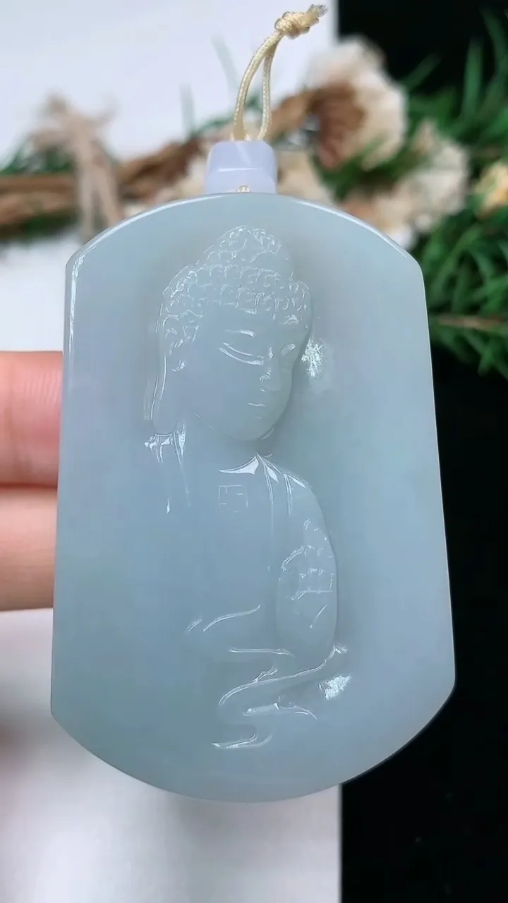 天然A货翡翠白冰阿弥陀佛吊坠，尺寸53.7-35.7-12.6，重量:68.22g
2月5日