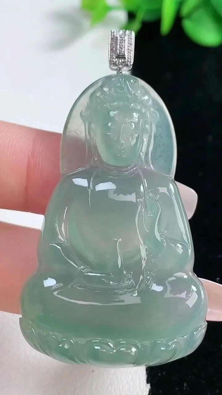 天然A货翡翠观音菩萨吊坠，尺寸50.5-32.2-5.9，重量:17.46g
2月5日