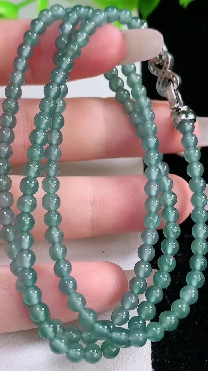 天然A货翡翠小米珠项链，尺寸3.7，重量:14.51g
2月5日