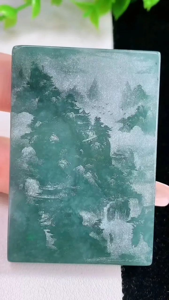 天然A货翡翠阿弥陀佛吊坠，尺寸57.7-39-5，重量:37.89g
2月5日